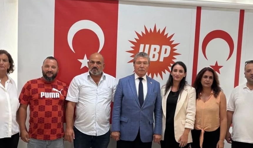 CTP'den istifa edip UBP'ye geçtiler: CTP'den eski LAÇ Meclis Üyesi Beşok'a rozeti Üstel taktı