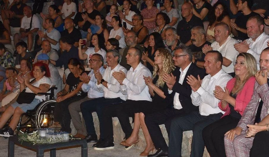 Fikri Ataoğlu: Uluslararası Lefkoşa Halk Dansları Festivali kültürleri aynı sahnede buluşturuyor