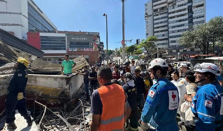 Kolombiya'da 7,4 büyüklüğündeki depremde ölenlerin sayısı 321'e yükseldi