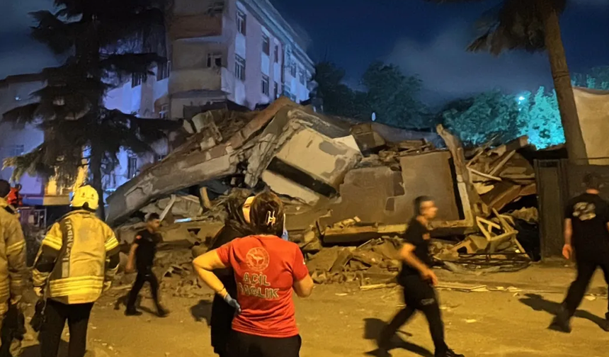 Bahçelievler'de 4 katlı bina çöktü