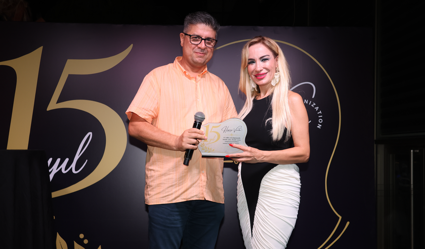 Hayriye Vurdu’dan Kıbrıs Türk Haber’e Plaket