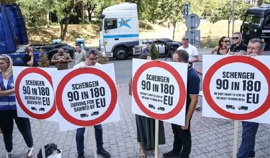 Balkanlar'daki kamyon ve TIR şoförleri, AB'nin geçiş kurallarını protesto etti
