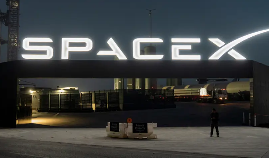 SpaceX ortaklarından sıra dışı talep: "Roketi pembeye boyayabilir miyiz?"