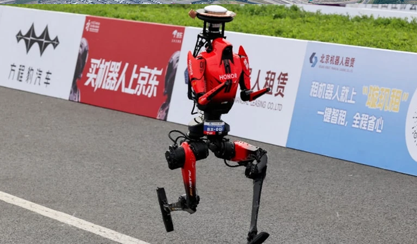 Çin'de insansı robot 100 metreyi Usain Bolt'tan daha hızlı koştu