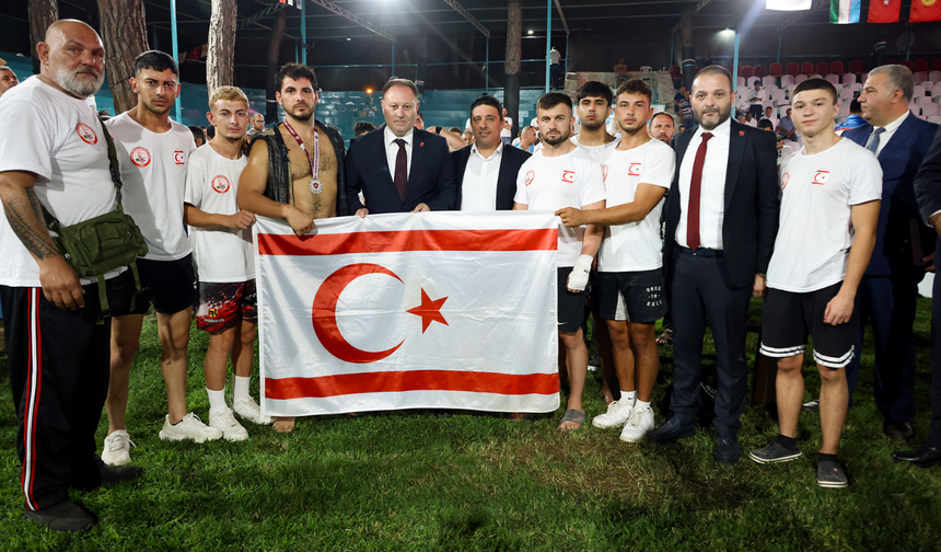 Öztürkler aba güreşi finallerinde
