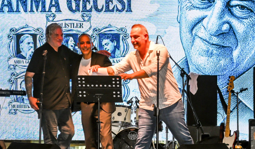Erdinç Gündüz, adını taşıyan meydanda Sıla 4 şarkılarıyla anıldı
