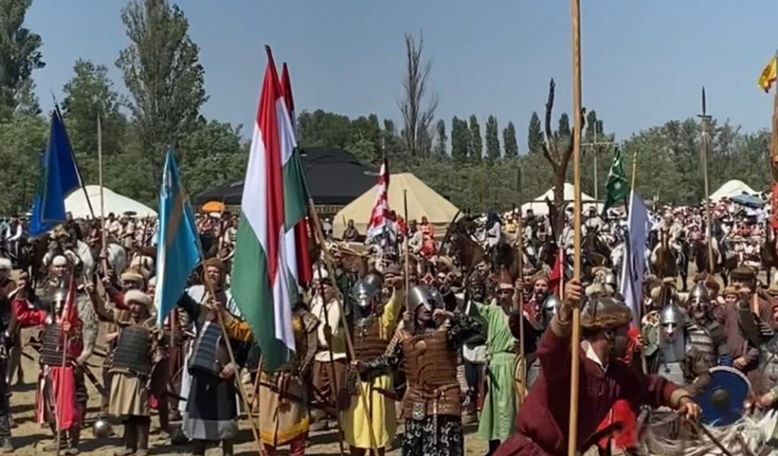 KKTC Bayrağı Macaristan’da Gururla Dalgalandı