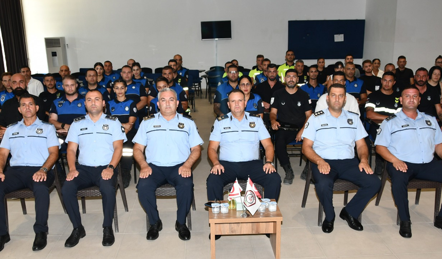 Polisten belediye zabıtalarına eğitim