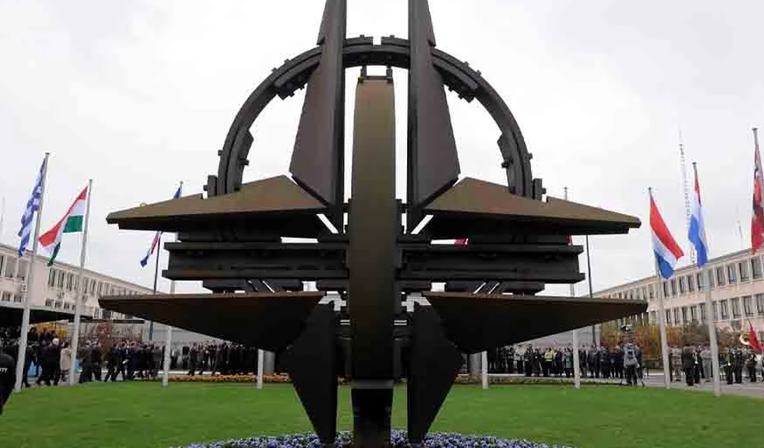 NATO, Rus fırkateyninin Danimarka helikopterine işaret fişeği atmasını "pervasız eylem" olarak niteledi
