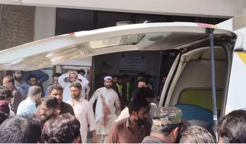 Pakistan’da cami yakınındaki patlamalarda 23 kişi hayatını kaybetti