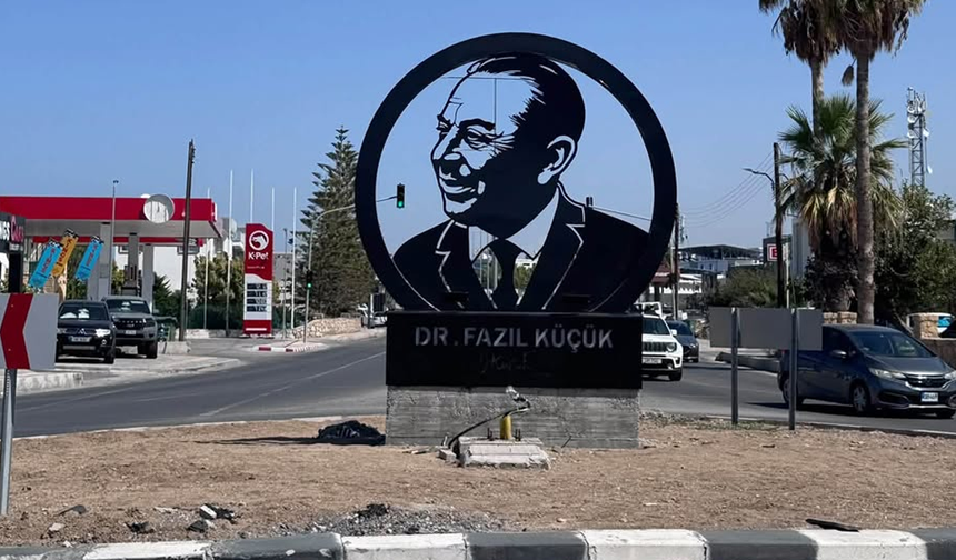 LAÇ Belediyesi’nden Anlamlı Adım: İki Büyük Liderin Silüetleri Yerini Aldı