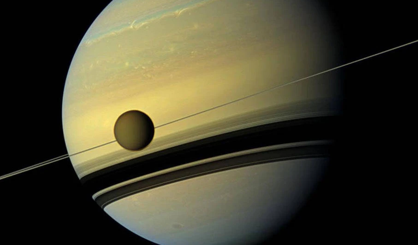 NASA teleskobu, Satürn'ün güney kutbunda 10 kenarlı bulut düzeni buldu