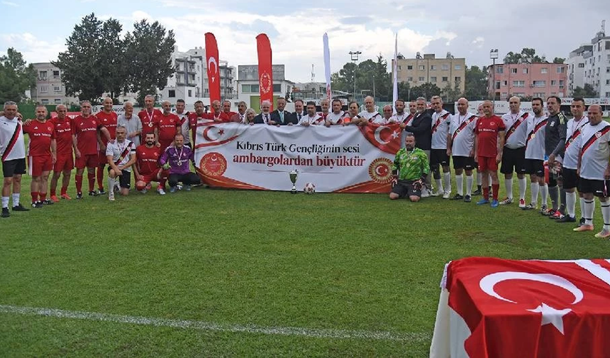 Cumhuriyet Meclisi ile TBMM'den spor ambargolarına karşı dostluk maçı