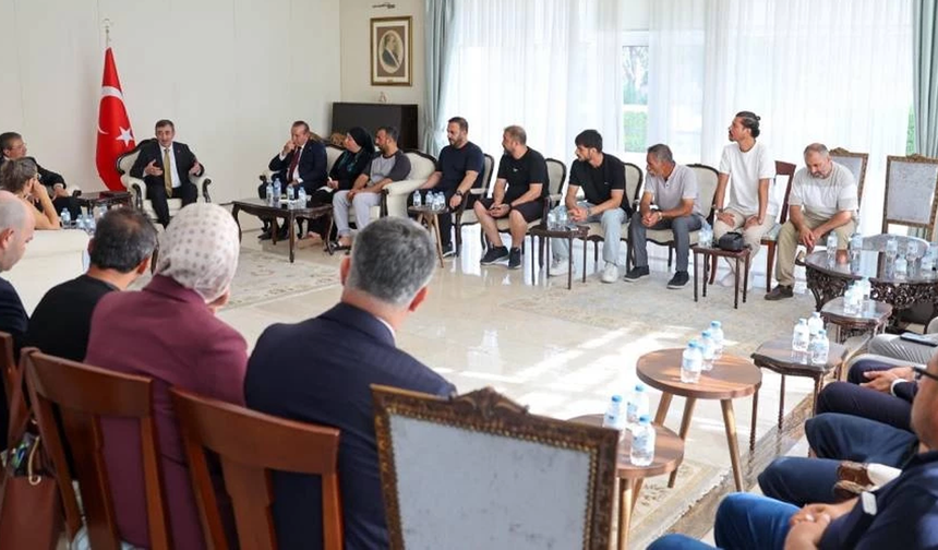 Cevdet Yılmaz, kayıp yakınlarıyla bir araya geldi: Ailelerimizin yanında olmaya devam edeceğiz