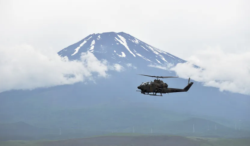 Japonya'da sezon dışında Fuji Dağı'nda mahsur kalanlar, helikopterle kurtarılmak için para ödeyecek