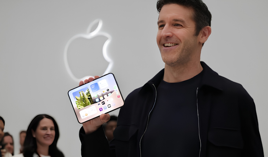 Apple CEO’su John Ternus, Henüz Satışa Çıkmayan iPhone Duo’yu Kırmızı Halıda Gösterdi