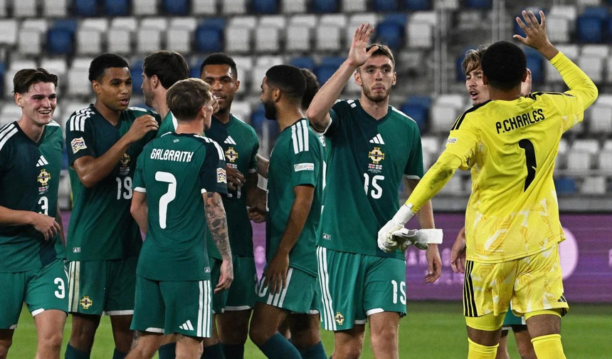 İrlanda-İsrail maçında futbolcular siyah kol bandı takacak