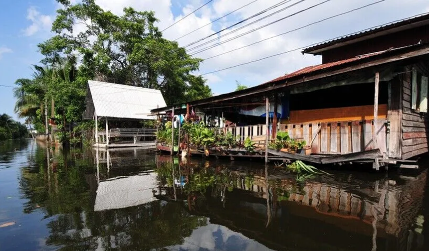 Tayland'ın başkenti Bangkok'taki 50 bölgenin tamamı afet bölgesi ilan edildi