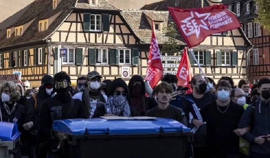 Fransa'da günlerdir süren lise eylemlerine destek için binlerce kişi sokağa çıktı