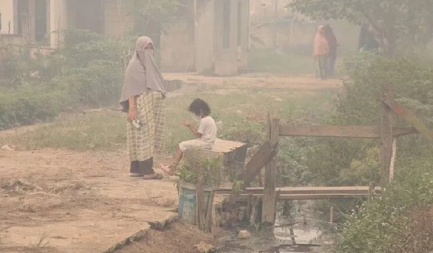 Endonezya'da yangınlar nedeniyle 300 binden fazla akut solunum yolu enfeksiyonu vakası tespit edildi