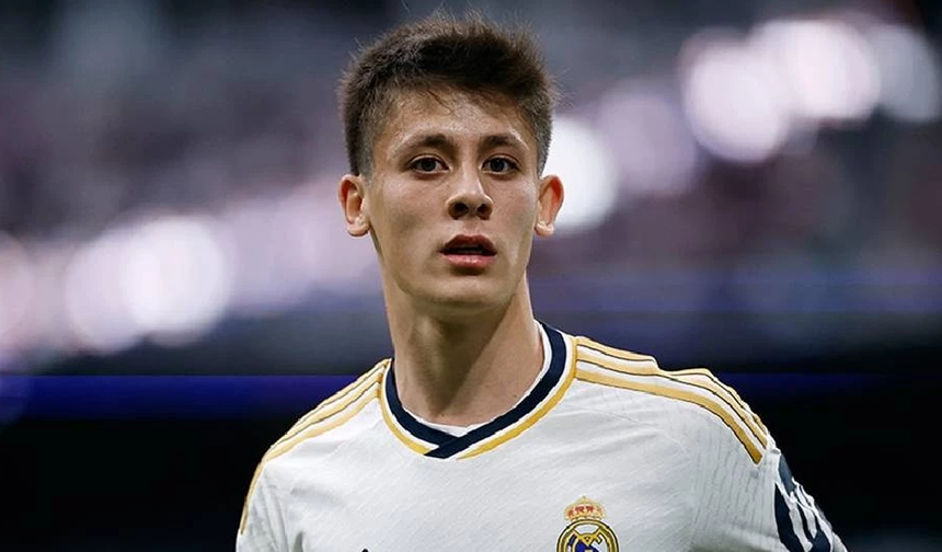 Real Madrid'de eylül ayının oyuncusu seçilen Arda Güler, ödülünü aldı