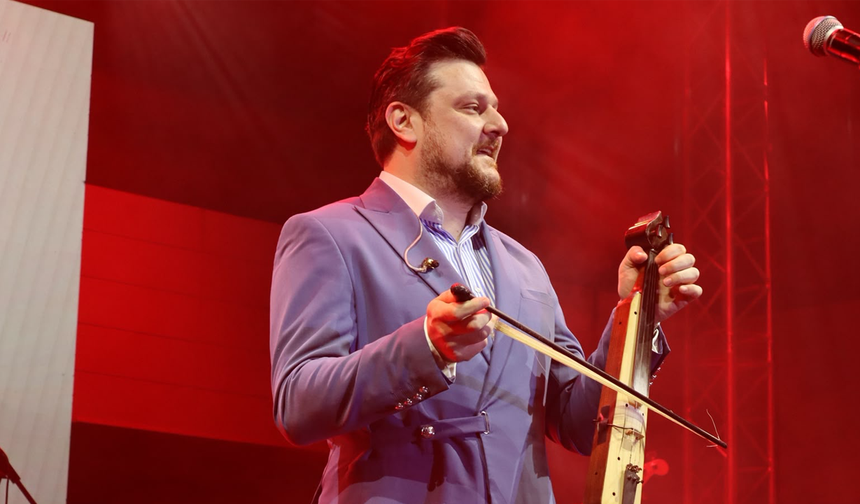 EKİN UZUNLAR GRAND PASHA LEFKOŞA’DA ESİP GÜRLEDİ