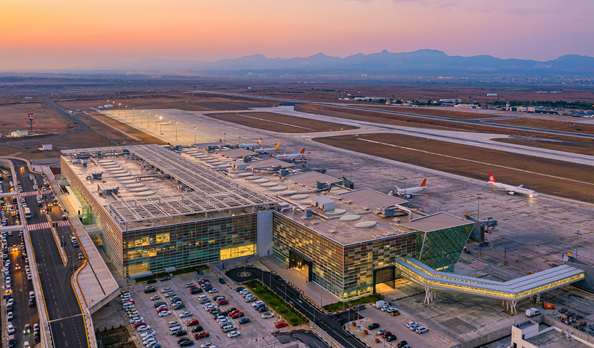 Ercan Havalimanı’nda RWY 11R/29L pistinde lastik izi temizleme çalışması yapılacak