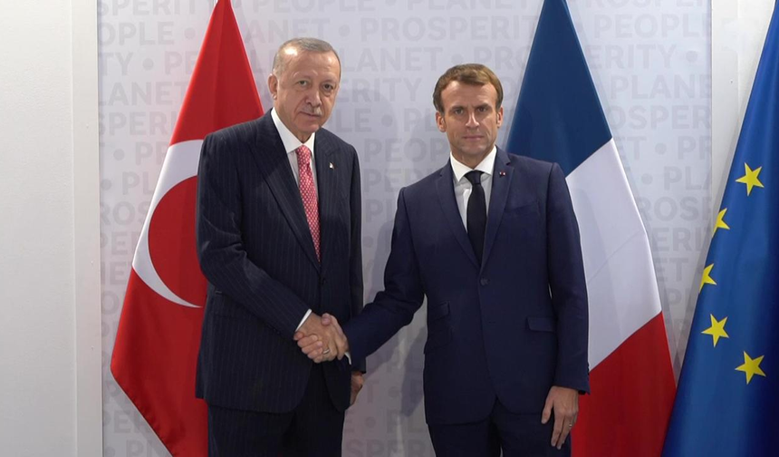 Türkiye Cumhuriyeti Cumhurbaşkanı Erdoğan, Fransa Cumhurbaşkanı Macron ile telefonda görüştü