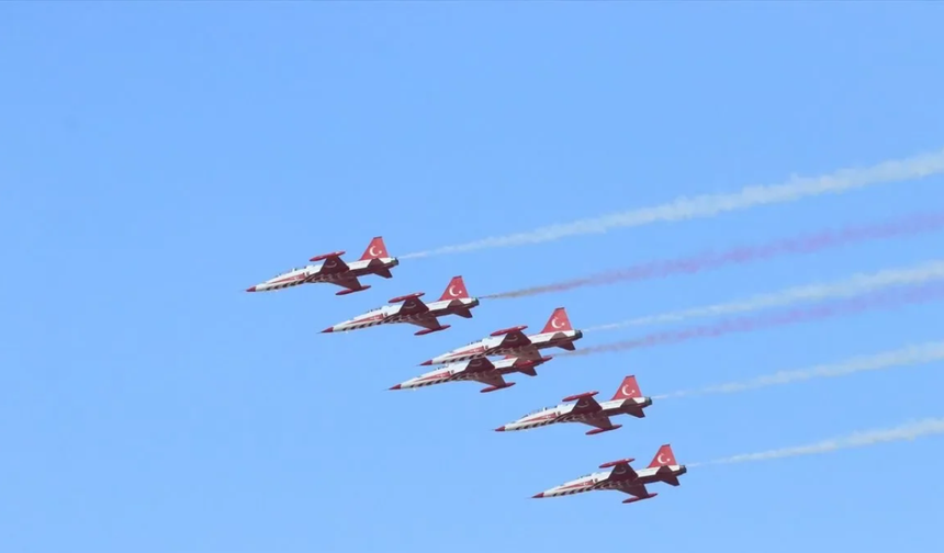 Türk Yıldızları, Kayseri'de gösteri uçuşu yaptı