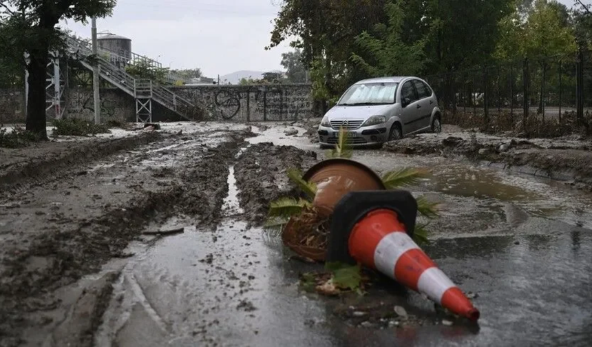 Yunanistan'da şiddetli yağışlar heyelan ve su baskınlarına yol açtı