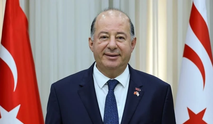 Dinçyürek, adaylıktan çekilme kararı aldığını ve Sağlık Bakanlığı görevinden istifasını sunacağını açıkladı