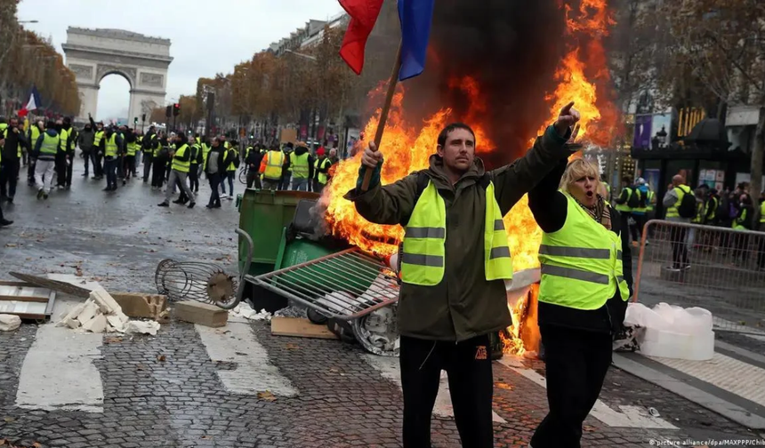 MACRON’DAN PROTESTOLARA SERT ÖNLEM: YASAK GELİYOR