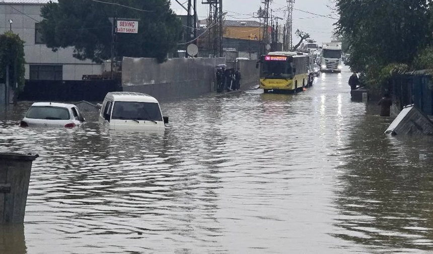 İstanbul'da hayat durdu: Yarın okullar tatil, motosiklet kullanımı yasak, bazı vapur seferleri iptal