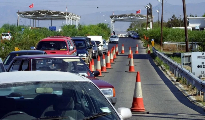 Daha ucuz akaryakıt için Kuzey'e geçen Kıbrıslı Rumların sayısı artıyor
