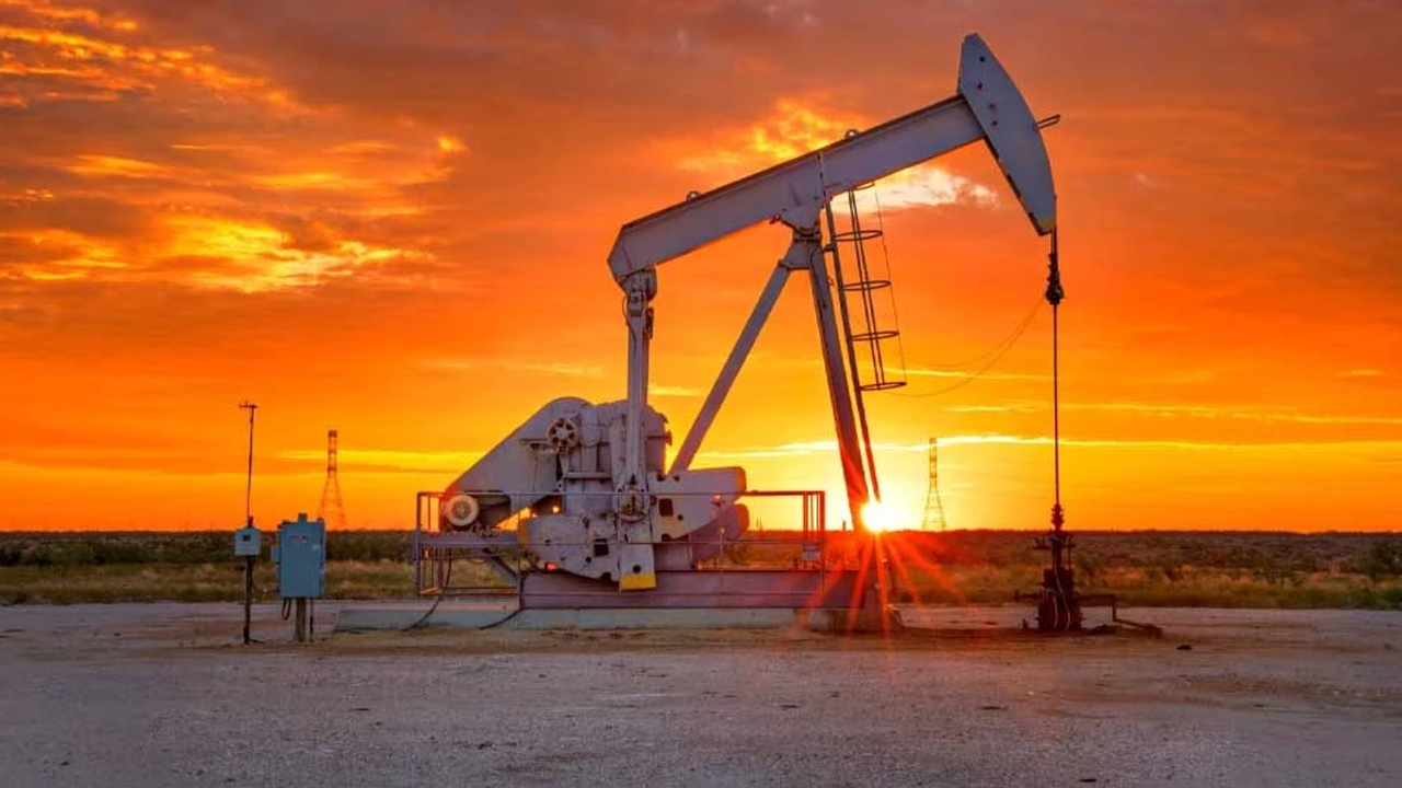 Brent petrolün varil fiyatı 105,37 dolar seviyesinde seyrediyor