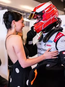 Unlu Isimlerden Sevgililer Gunu Paylasimlari 19567466 5792 M-1