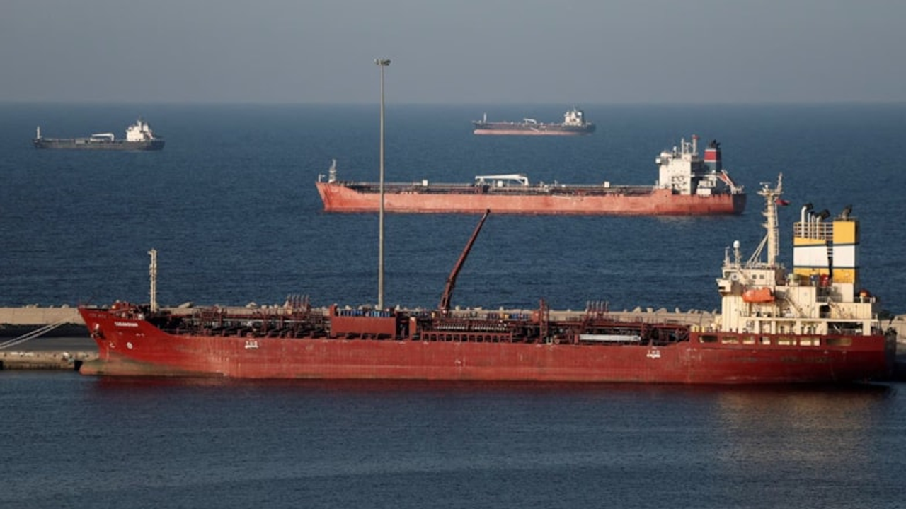 ABD, İran petrolünü ayakta tutan "gölge ekonomiye" müdahale edemiyor