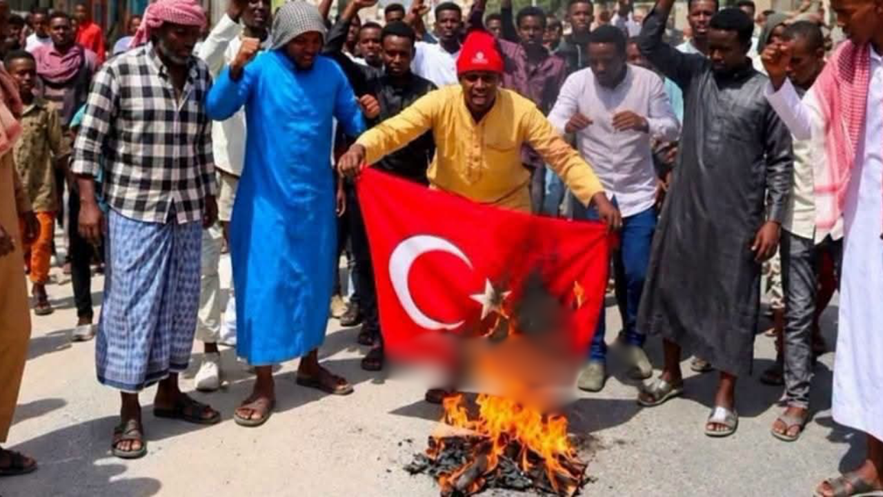 Milyar dolarlık Desteğe Rağmen Somali’de Türkiye Karşıtı Protesto
