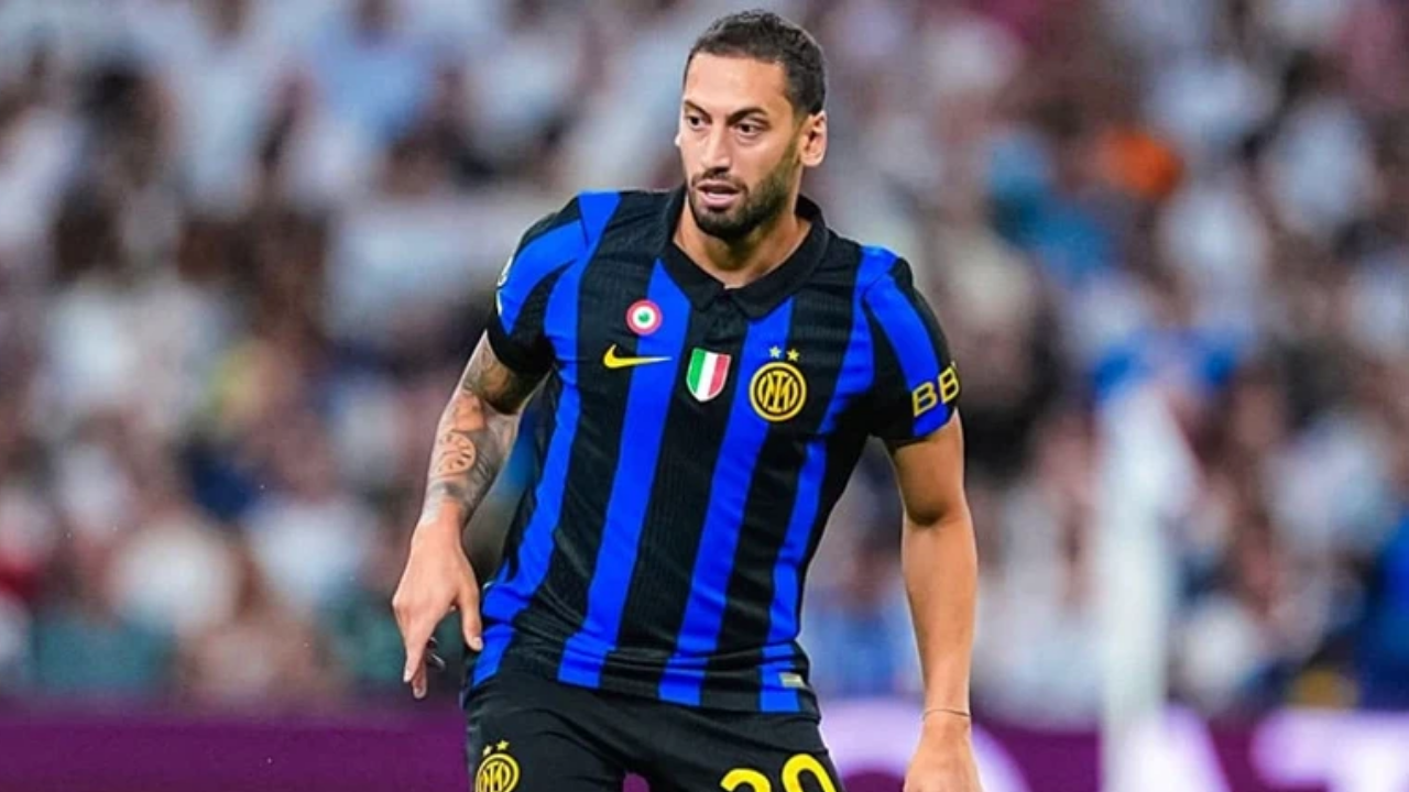 Hakan Çalhanoğlu sürprizi! Ezeli rakibin listesinde