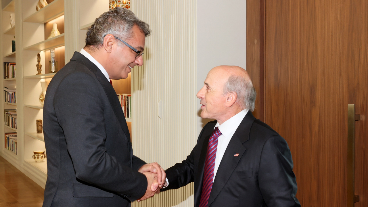Erhürman, ABD Büyükelçisi Breslow’la görüştü