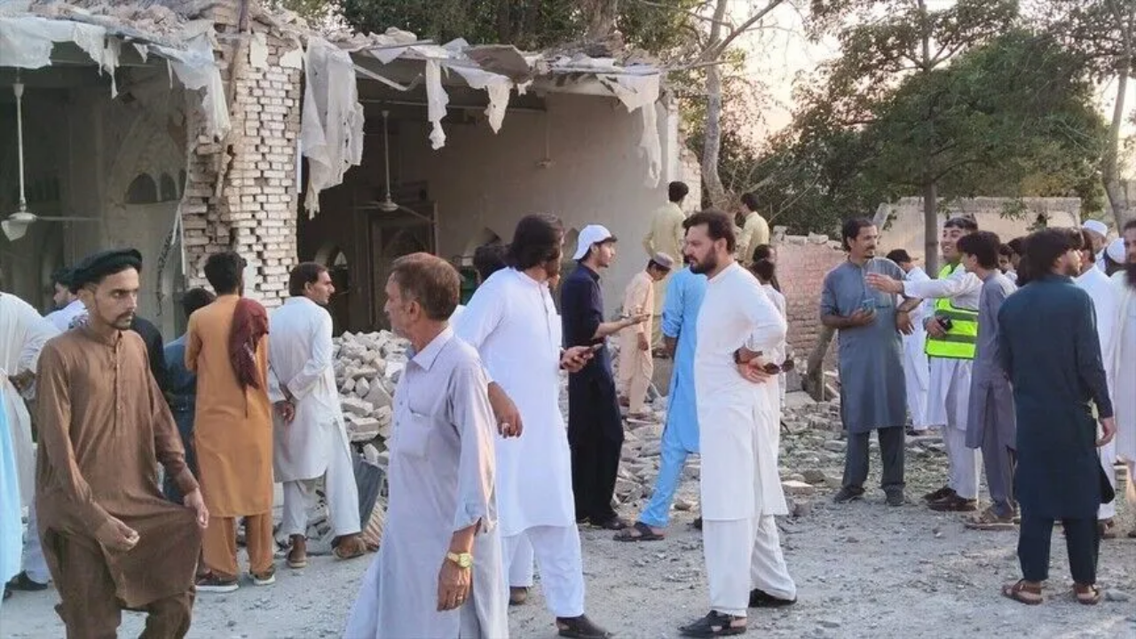 Pakistan’da cami yakınındaki patlamalar: Can kaybı 23’e yükseldi