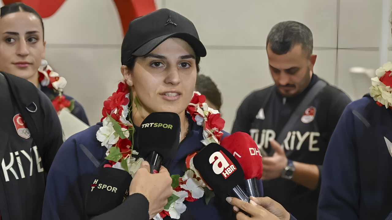 Avrupa’dan 10 madalyayla dönen milli boksörler İstanbul’da karşılandı