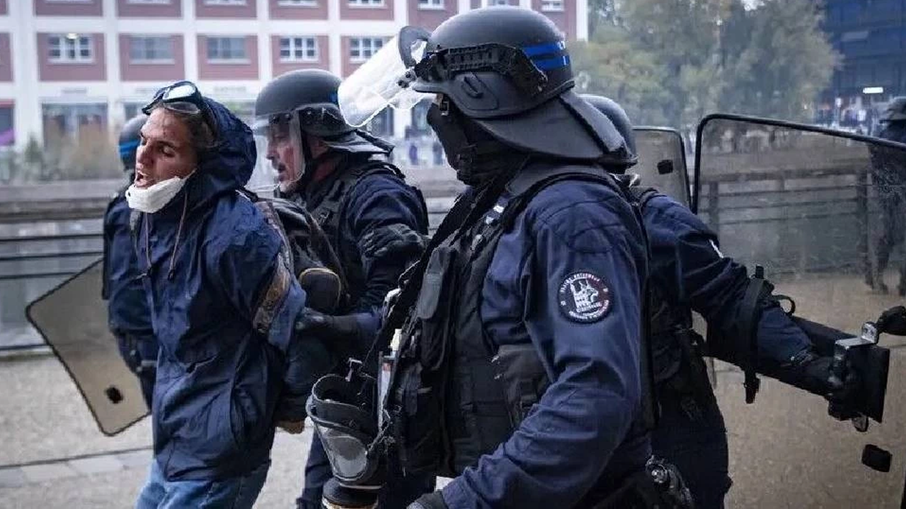 Fransa'da lise eylemlerinin başından bu yana 6 bin 877 kişi gözaltına alındı