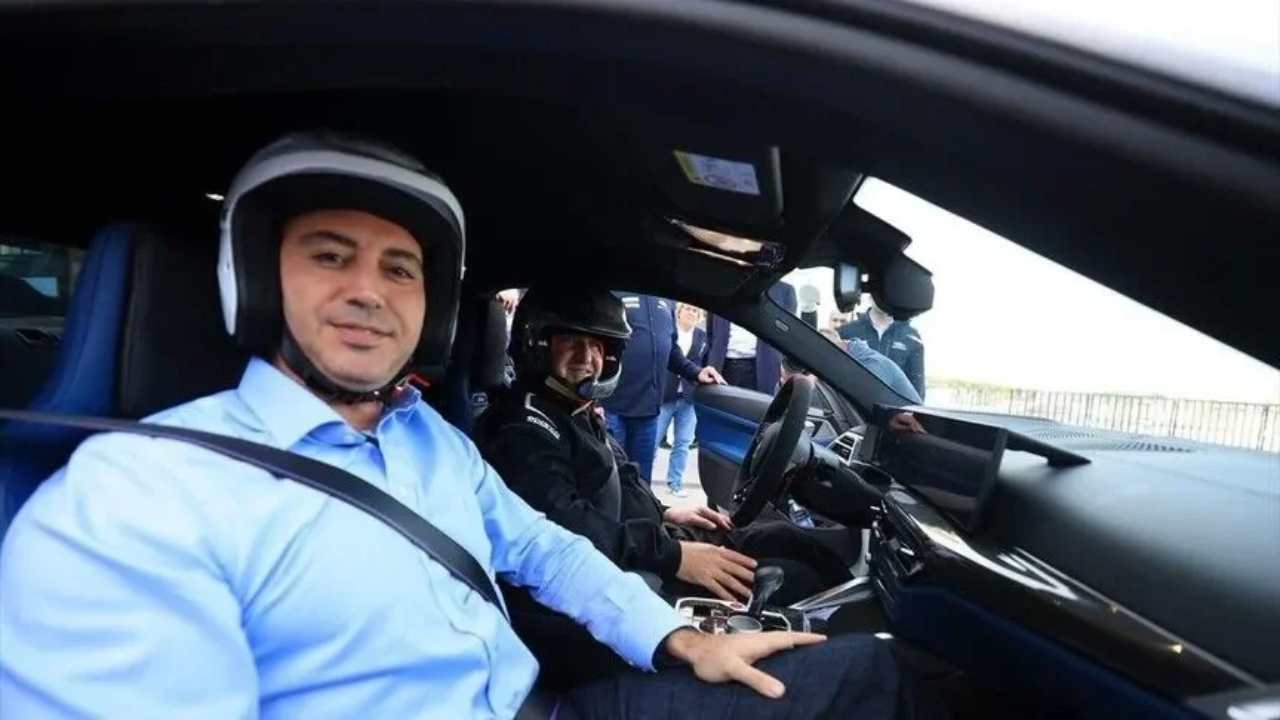 Bakan Osman Aşkın Bak, Formula 1 öncesi İstanbul Park'ta sürüş yaptı